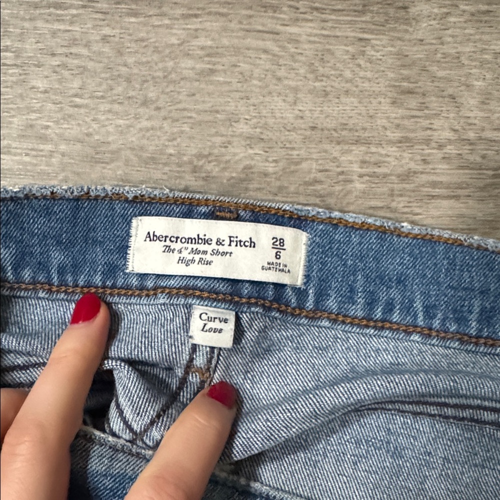 Abercrombie & Fitch Curve Love The 4” Mom Short High Rise - Picture 8 of 8